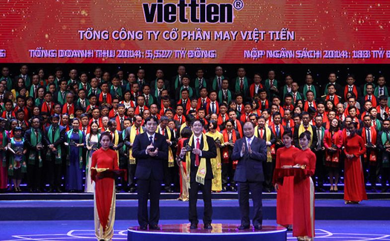 5 tuyệt chiêu xắn tay áo sơ mi đẹp, gọn gàng cho nam giới